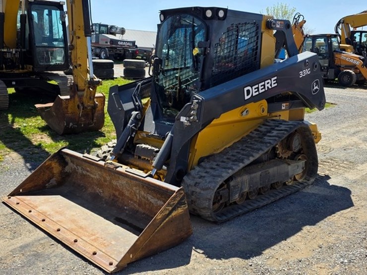 2018-deere-331g-image-1