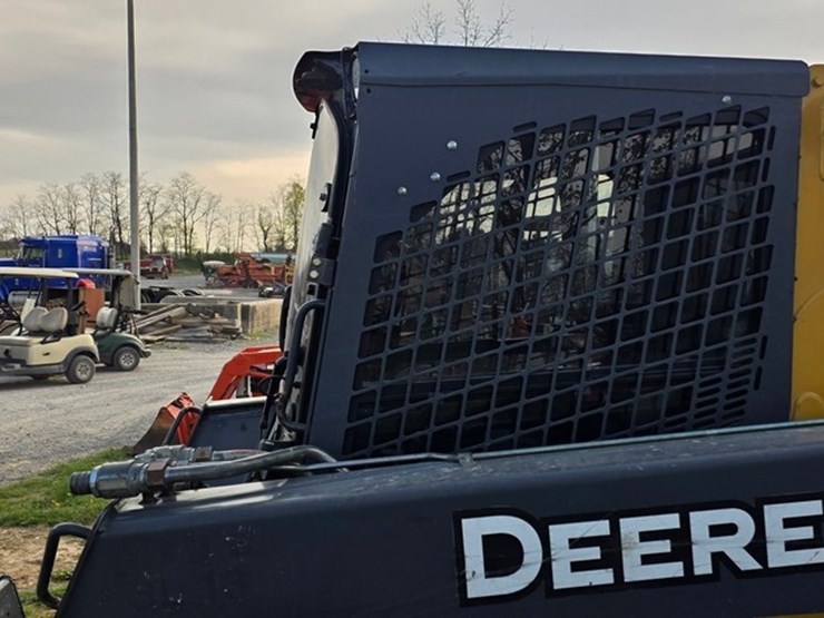 2014-deere-326e-image-28