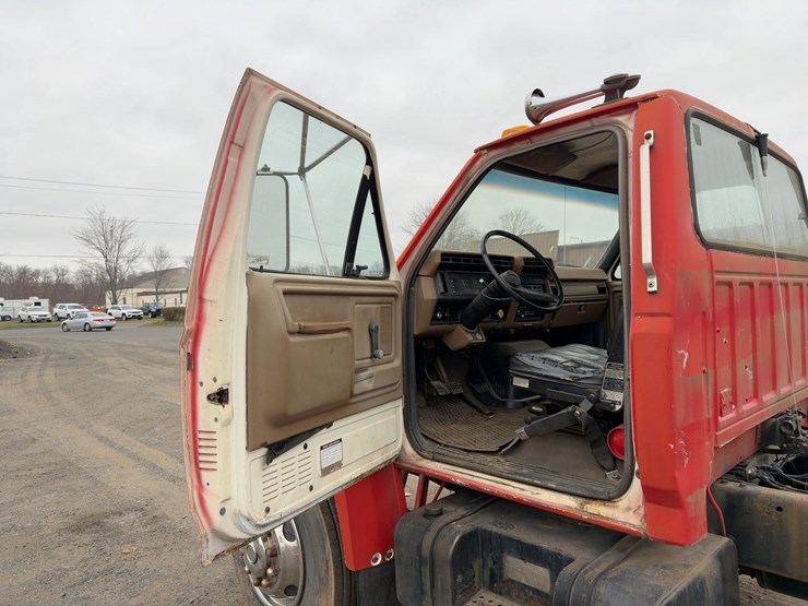 1989-ford-s/a-cab-and-chassis-image-16