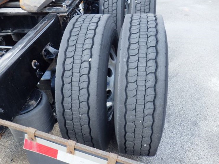 2022-kenworth-t680-image-11