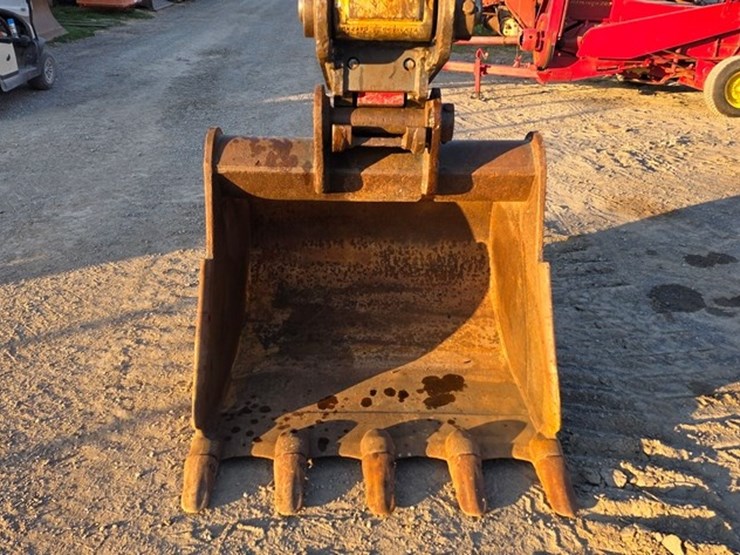 2014-case-cx160c-image-54