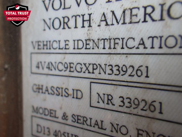 2023-volvo-vnl300-image-16