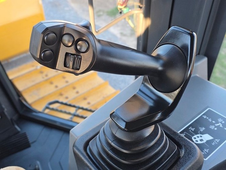 2023-deere-550-lgp-image-78