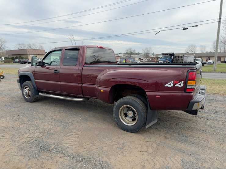 2001-chevrolet-silverado-3500-image-3
