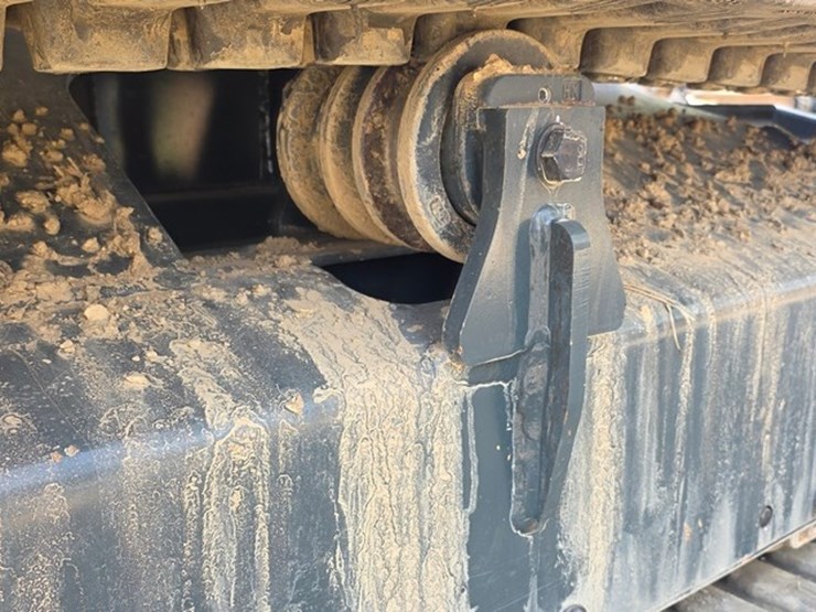 2020-new-holland-e57c-image-35