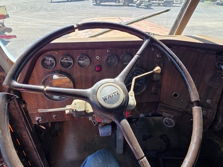 1974-white-construcktor-image-46