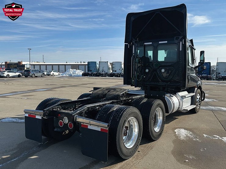 2022-freightliner-cascadia-116-image-3