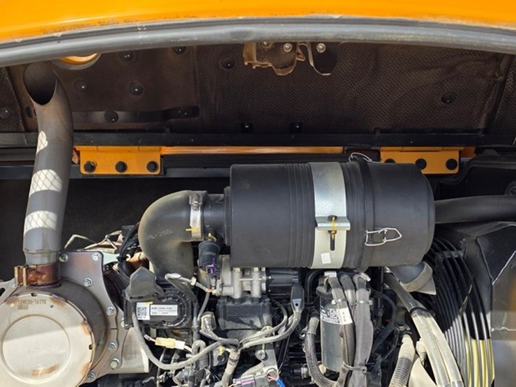 2020-new-holland-e57c-image-55