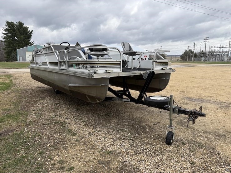play-craft-pontoon-boat-image-3