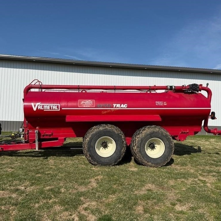 2023 ValMetal Auto-Trac 5600 gallon manure tanker