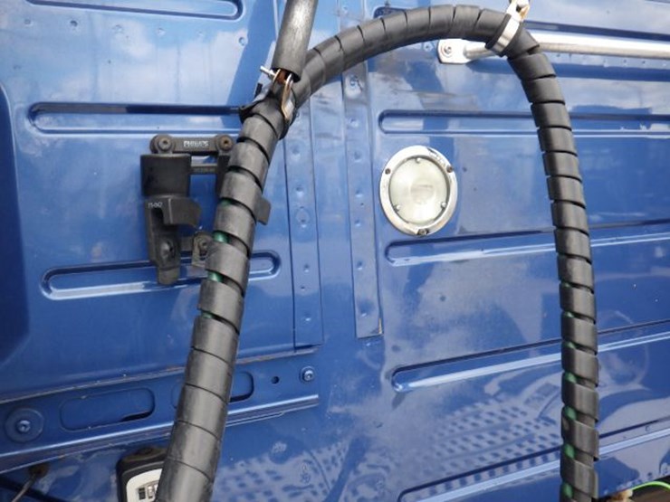 2017-volvo-vnl300-image-16