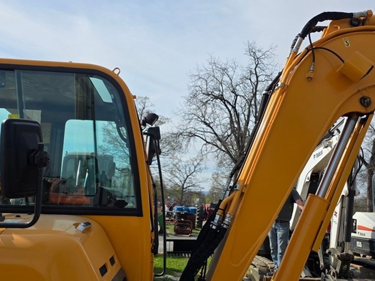 2020-new-holland-e57c-image-33