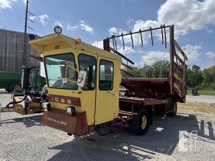 new-holland-1069-image-1