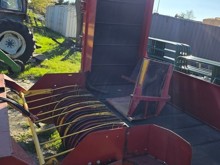 new-holland-166-image-8