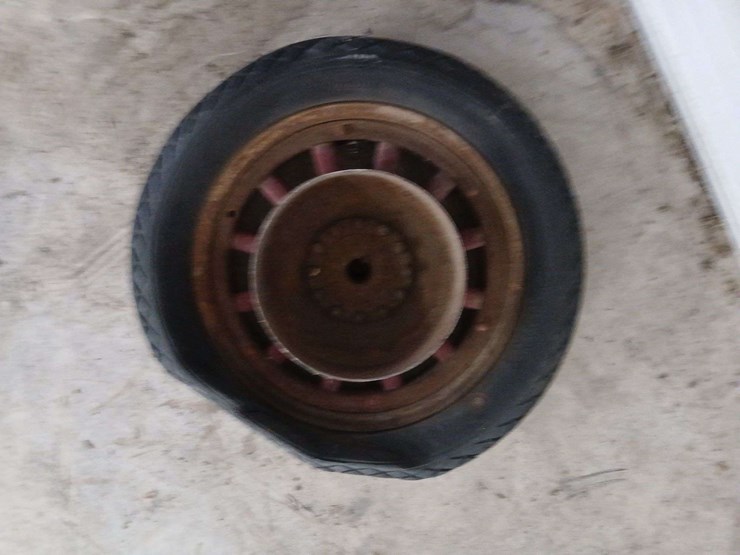 (2)-5.50-16.-(1)-33x5-tires-image-15