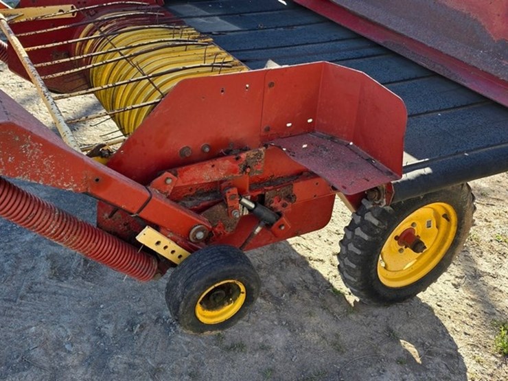 new-holland-166-image-7