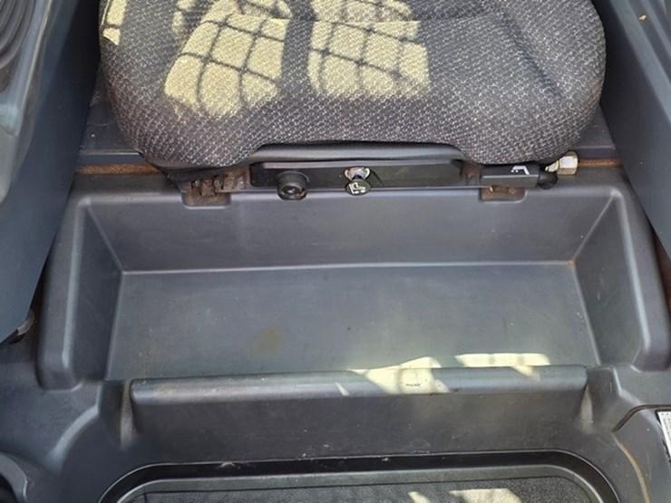 2018-deere-331g-image-48