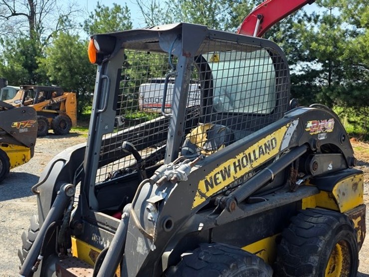 2013-new-holland-l220-image-27