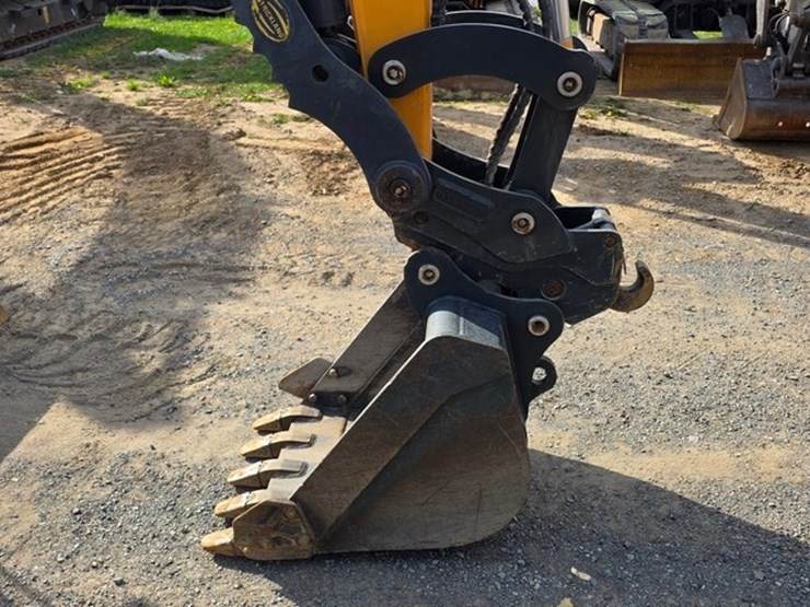 2020-new-holland-e57c-image-45