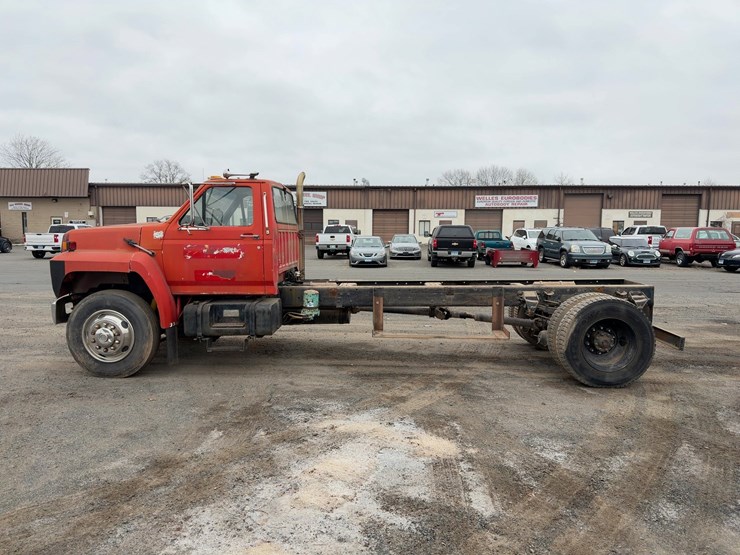 1989-ford-s/a-cab-and-chassis-image-2