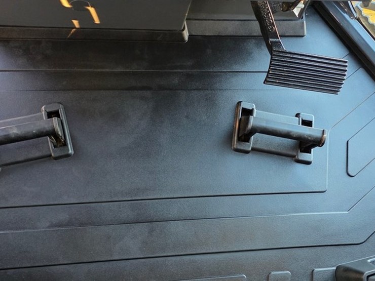 2023-deere-550-lgp-image-76