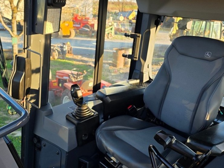 2023-deere-550-lgp-image-70