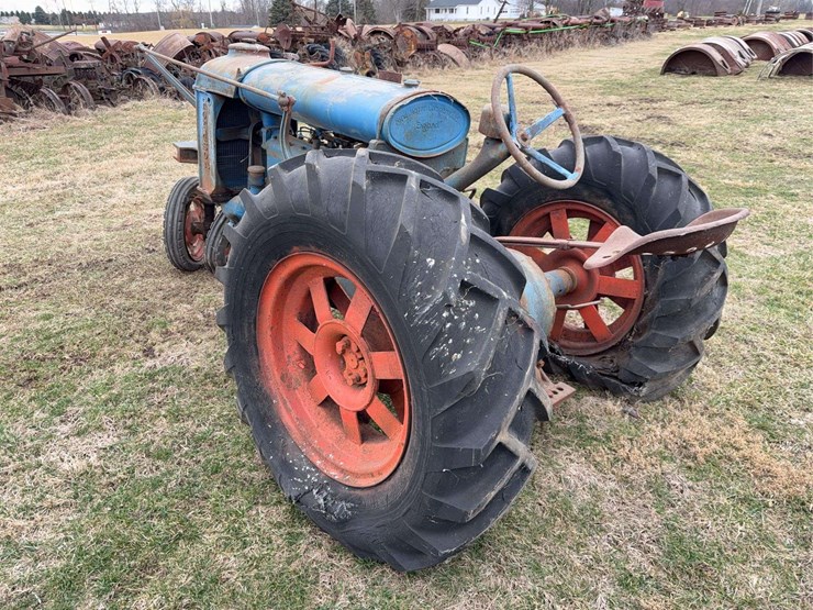 fordson-all-around-england-tractor-image-3