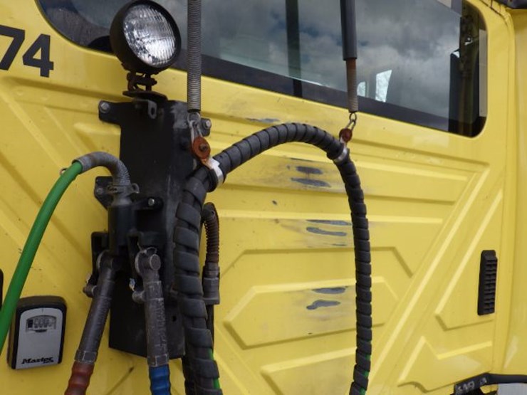 2016-international-8600-image-14