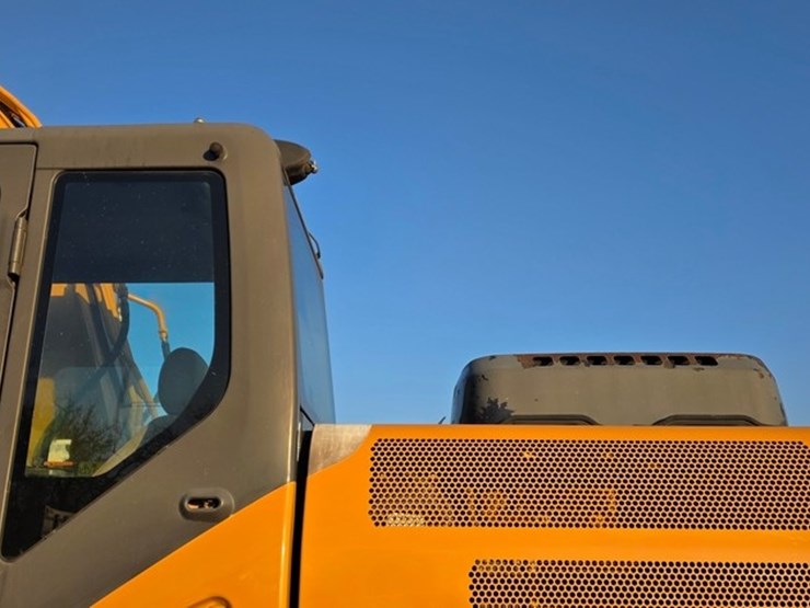 2014-case-cx160c-image-21