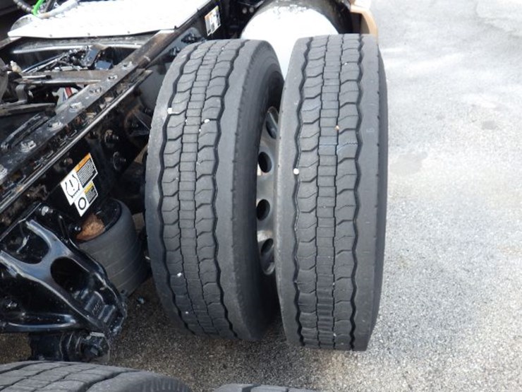 2022-kenworth-t680-image-10