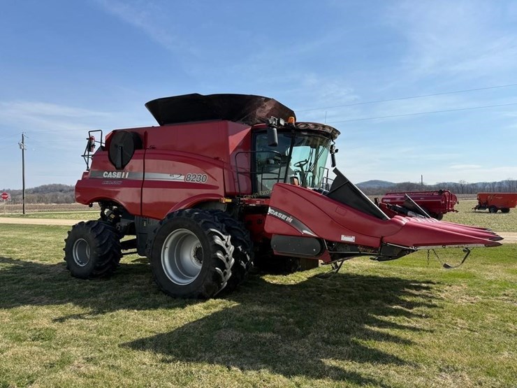2014-case-ih-8230-image-12