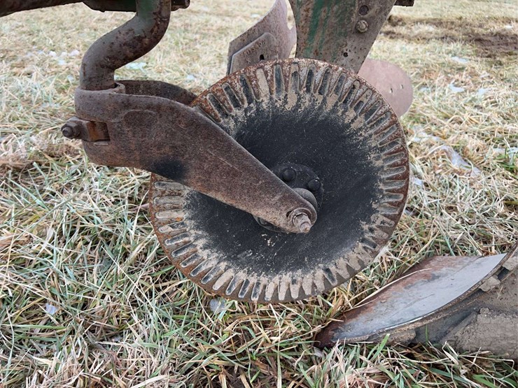 john-deere-four-bottom-plow-image-14
