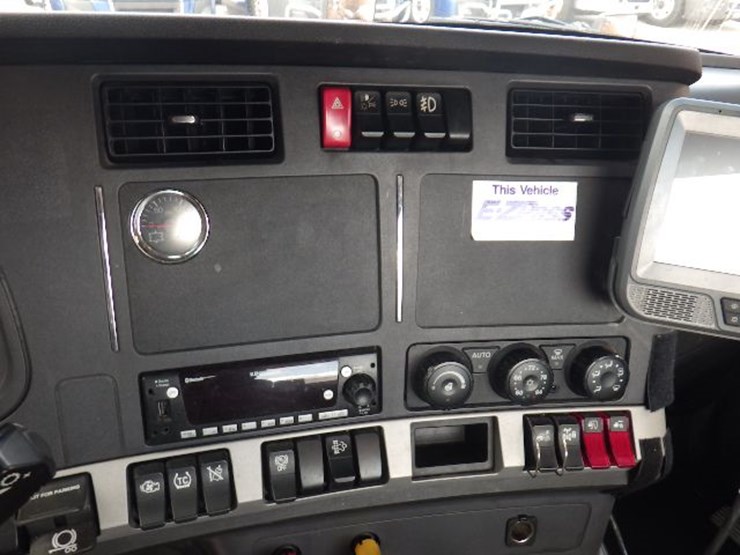 2023-kenworth-t680-image-16