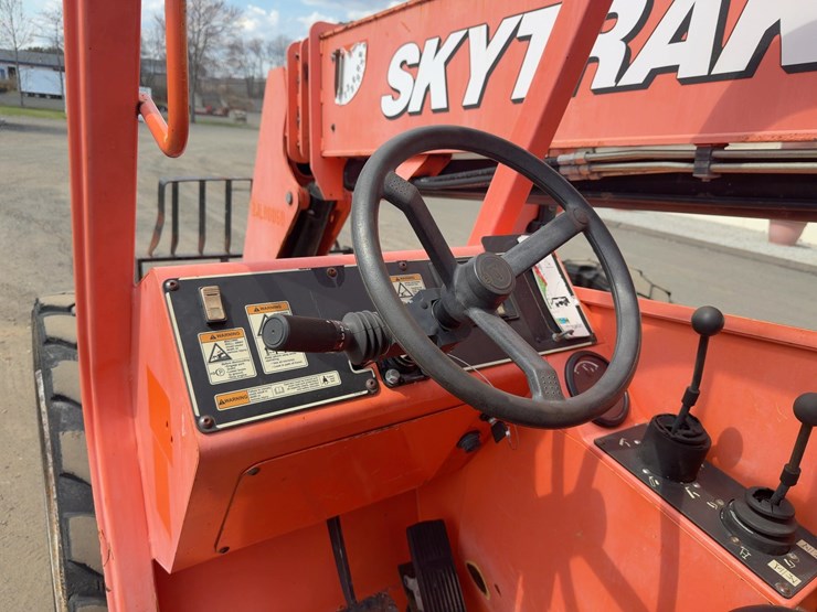 2015-sky-trak-6042-image-19