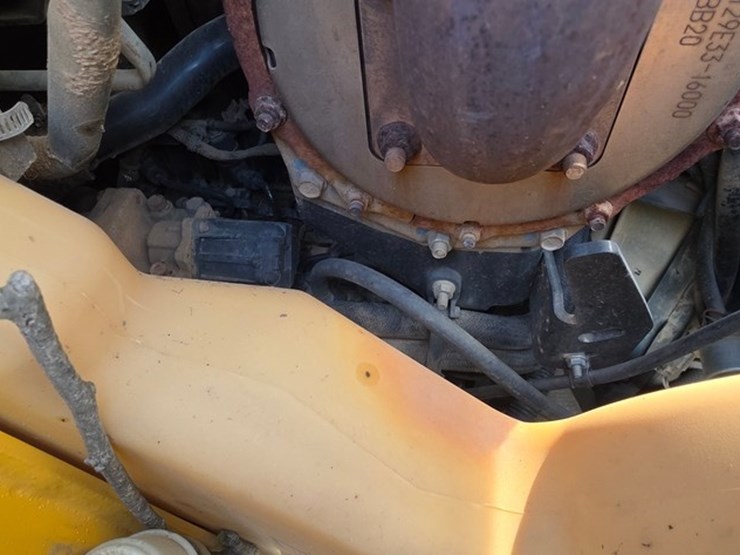 2014-deere-326e-image-42