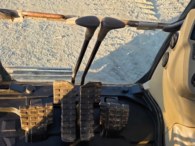 2014-case-cx160c-image-88