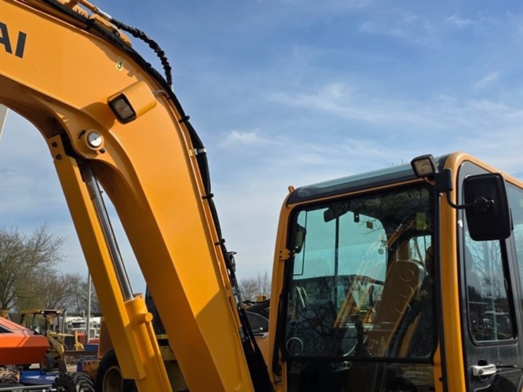 2020-new-holland-e57c-image-13