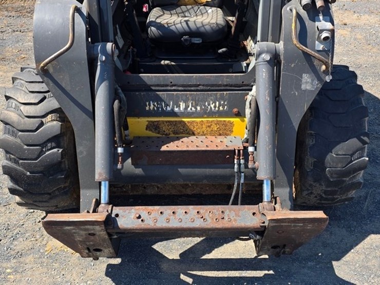 2013-new-holland-l220-image-28