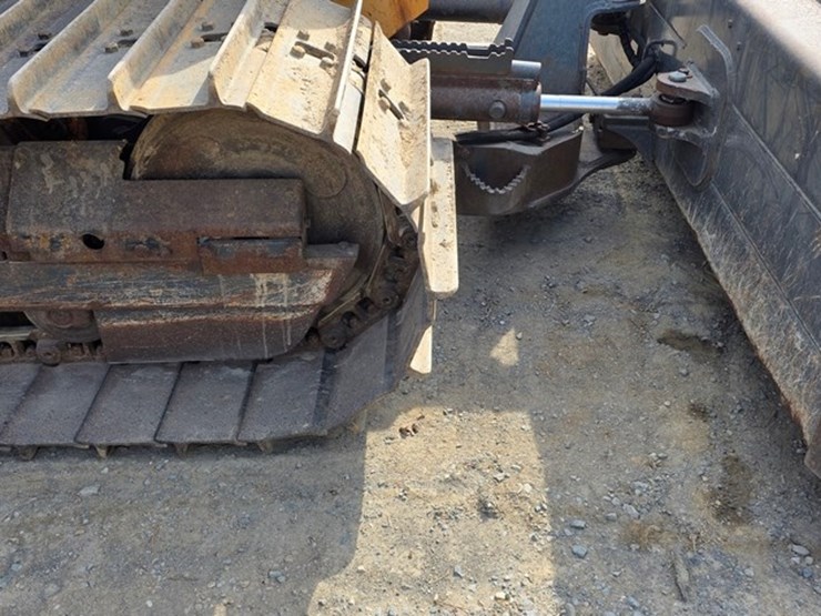 2016-case-750m-lgp-image-42