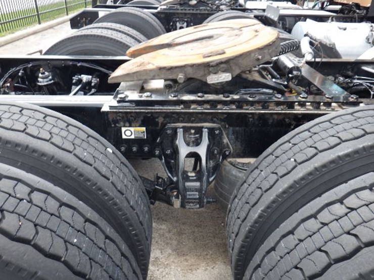 2022-kenworth-t680-image-6