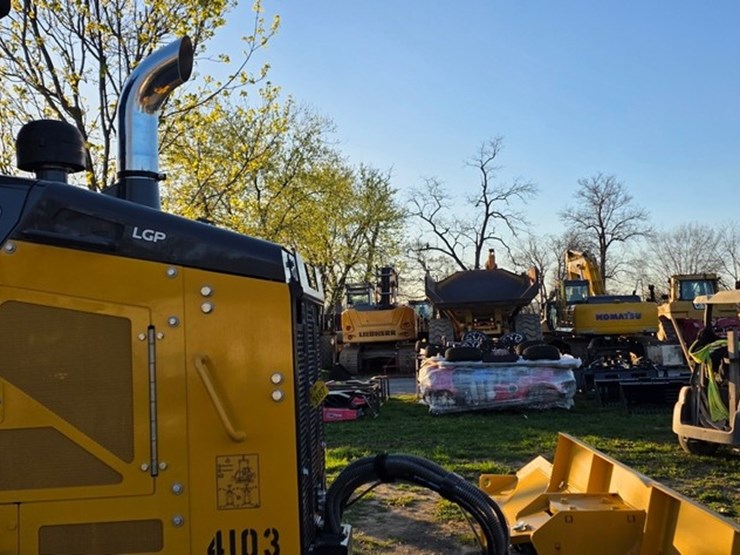 2023-deere-550-lgp-image-49