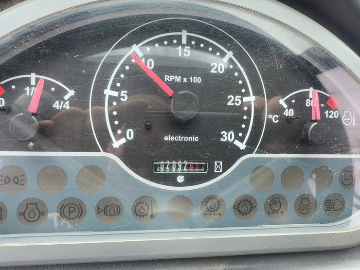 2017-yanmar-v8-image-27