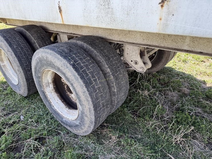 2002-great-lakes/gruetts-36’-silage-trailer-image-5