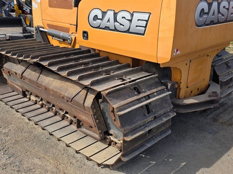 2016-case-750m-lgp-image-25