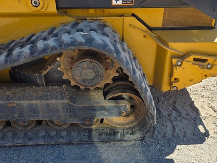 2018-deere-331g-image-24