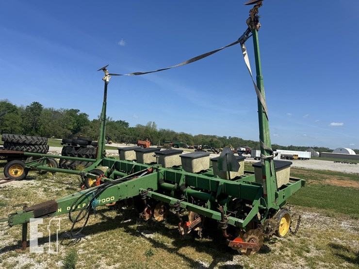 john-deere-7000-image-1