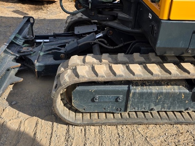 2020-new-holland-e57c-image-14