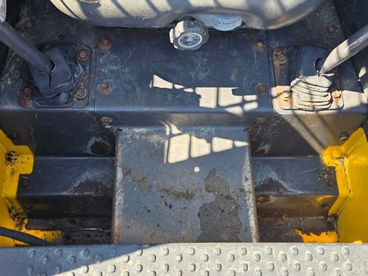 new-holland-l175-image-36