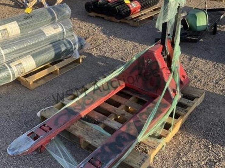 (2)-pallet-jacks-image-4