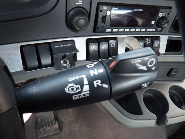 2022-kenworth-t680-image-16